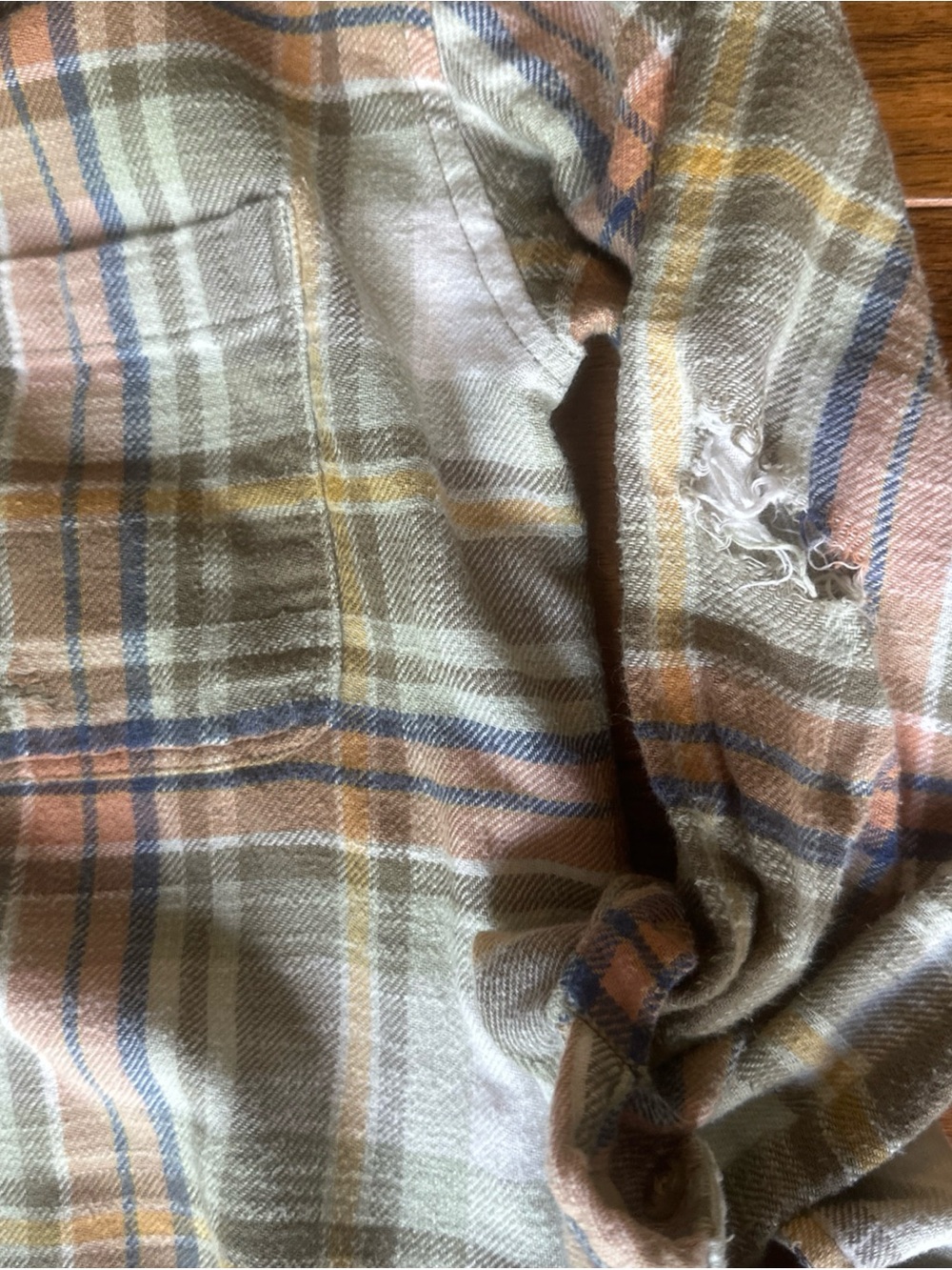 American Eagle Women’s Distressed Flannel Plaid Small Plaid Blue Green Grunge - Picture 3 of 5